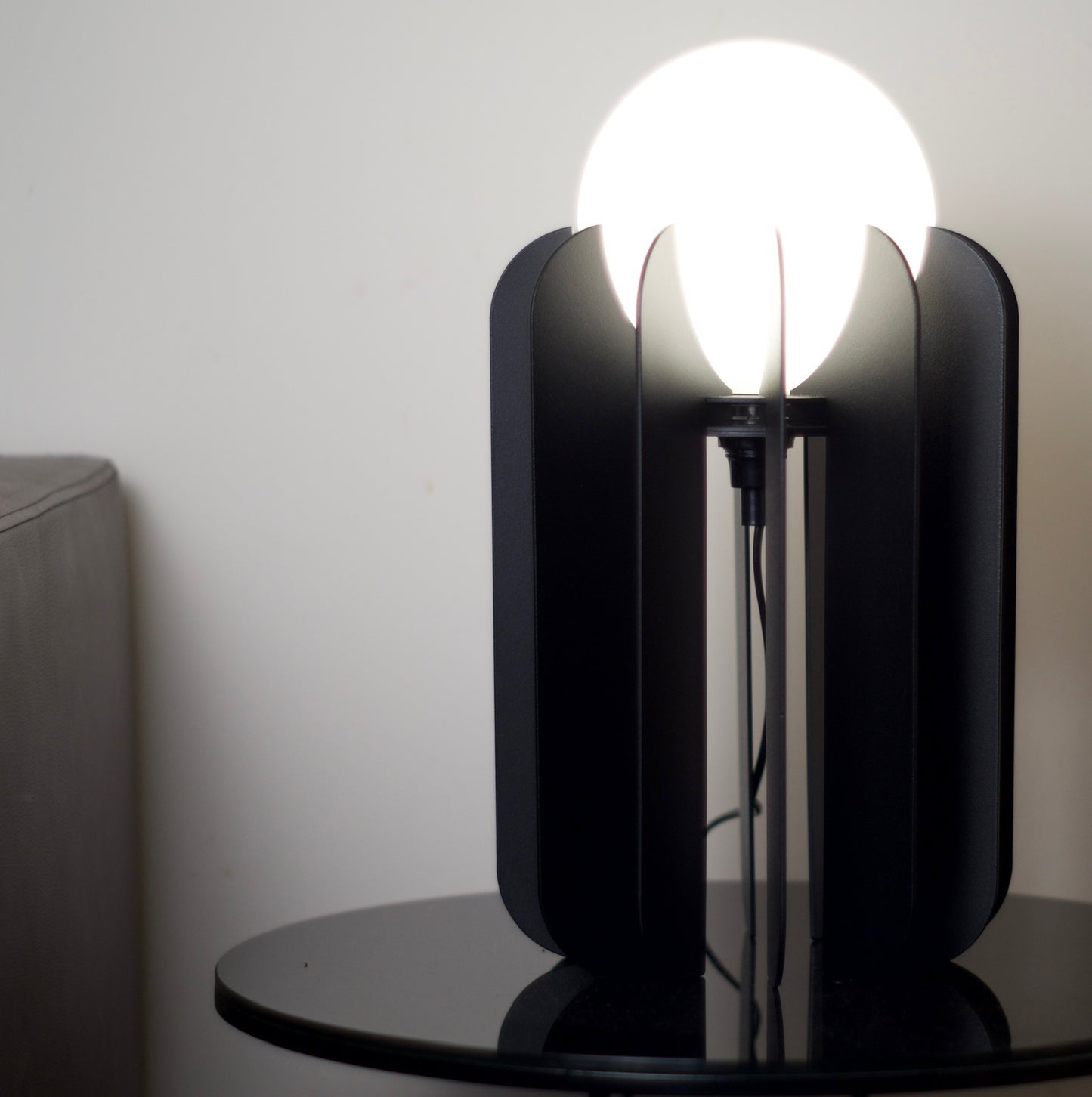 
                  
                    Lampe à poser MOA
                  
                