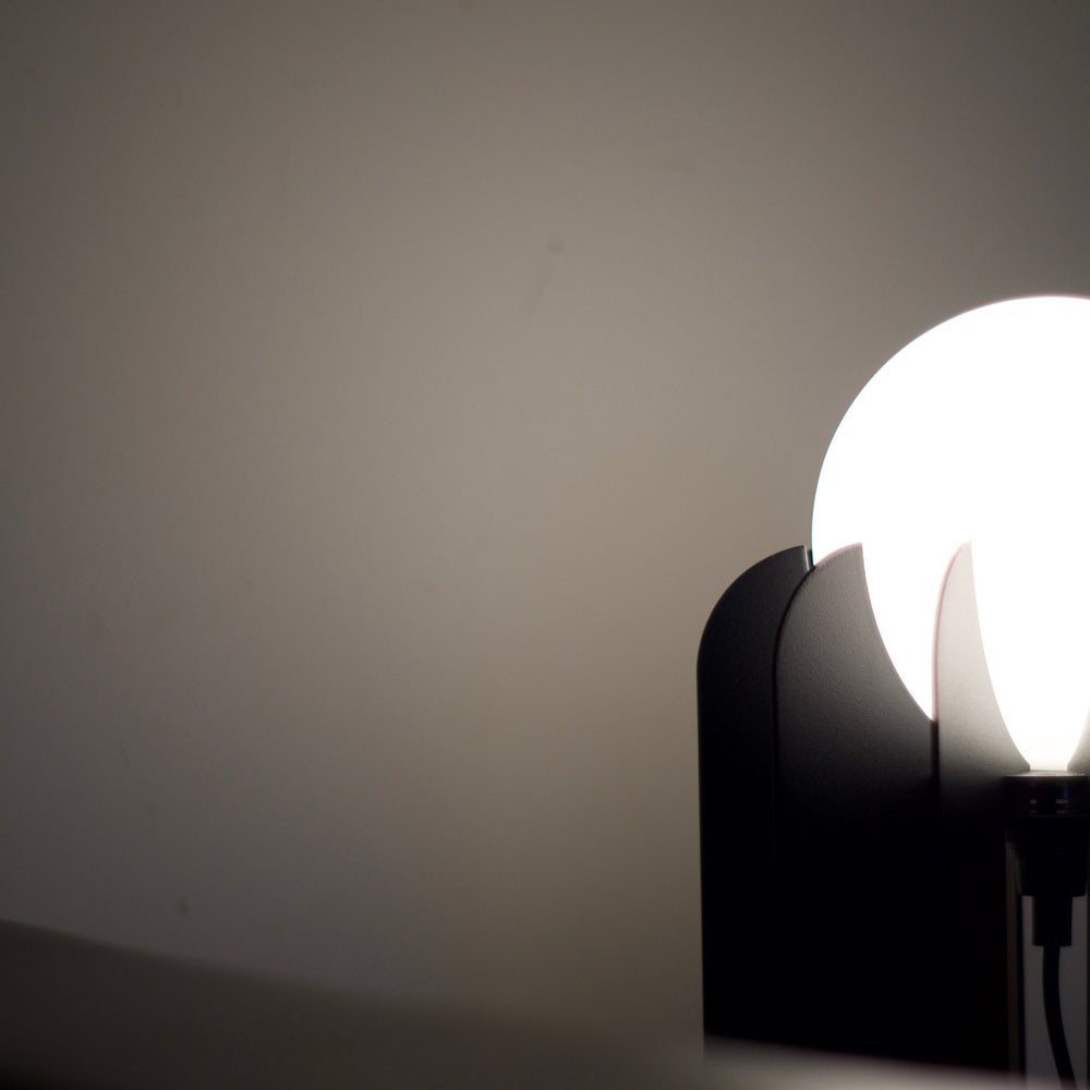 
                  
                    Lampe à poser MOA
                  
                