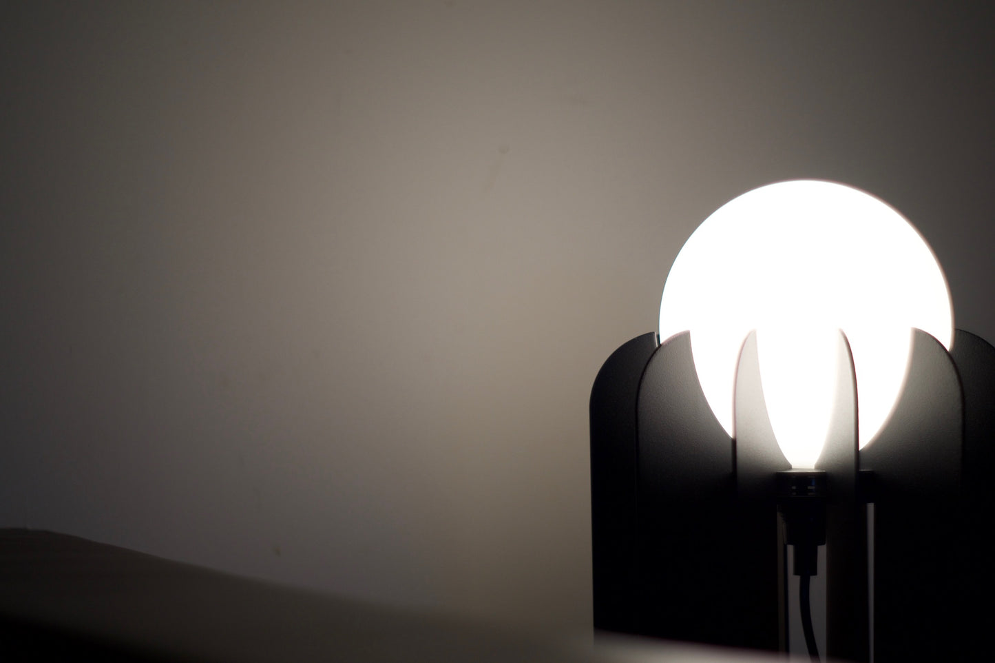 
                  
                    Lampe à poser MOA
                  
                