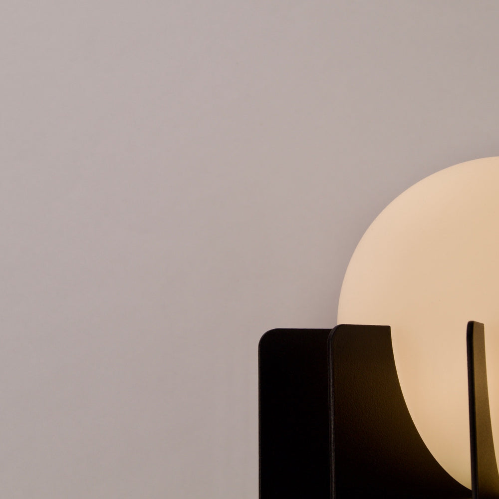 
                  
                    Lampe à poser MOC
                  
                