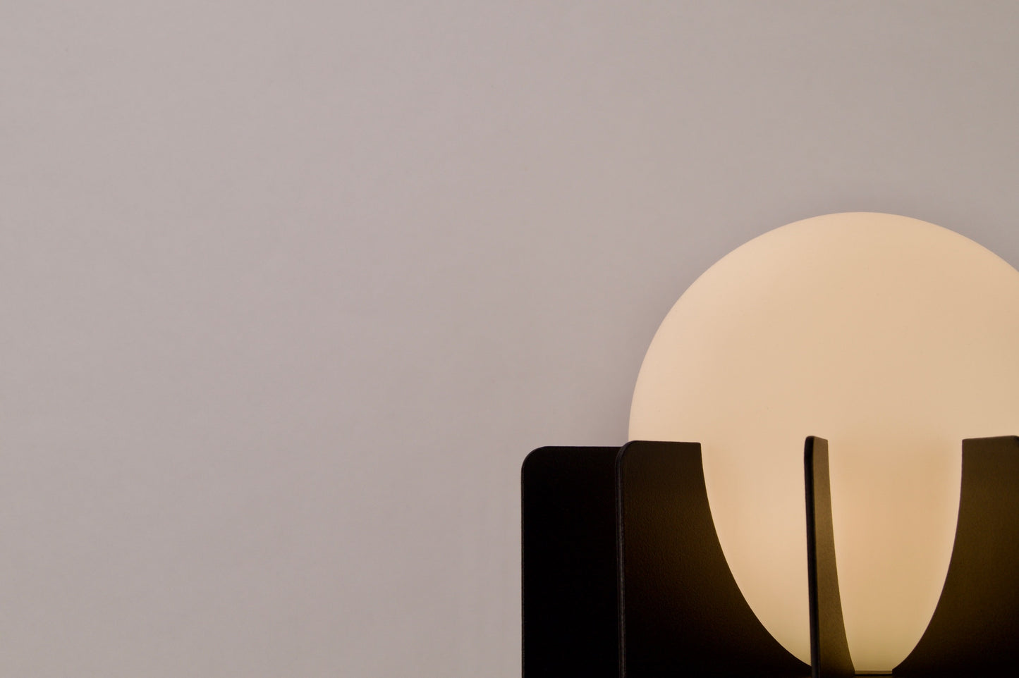 
                  
                    Lampe à poser MOC
                  
                