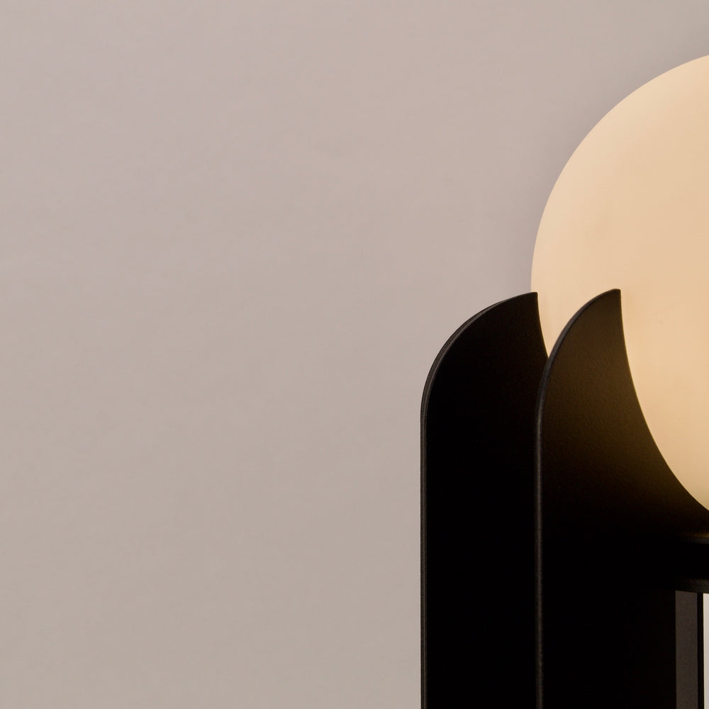 
                  
                    Lampe à poser MOA
                  
                