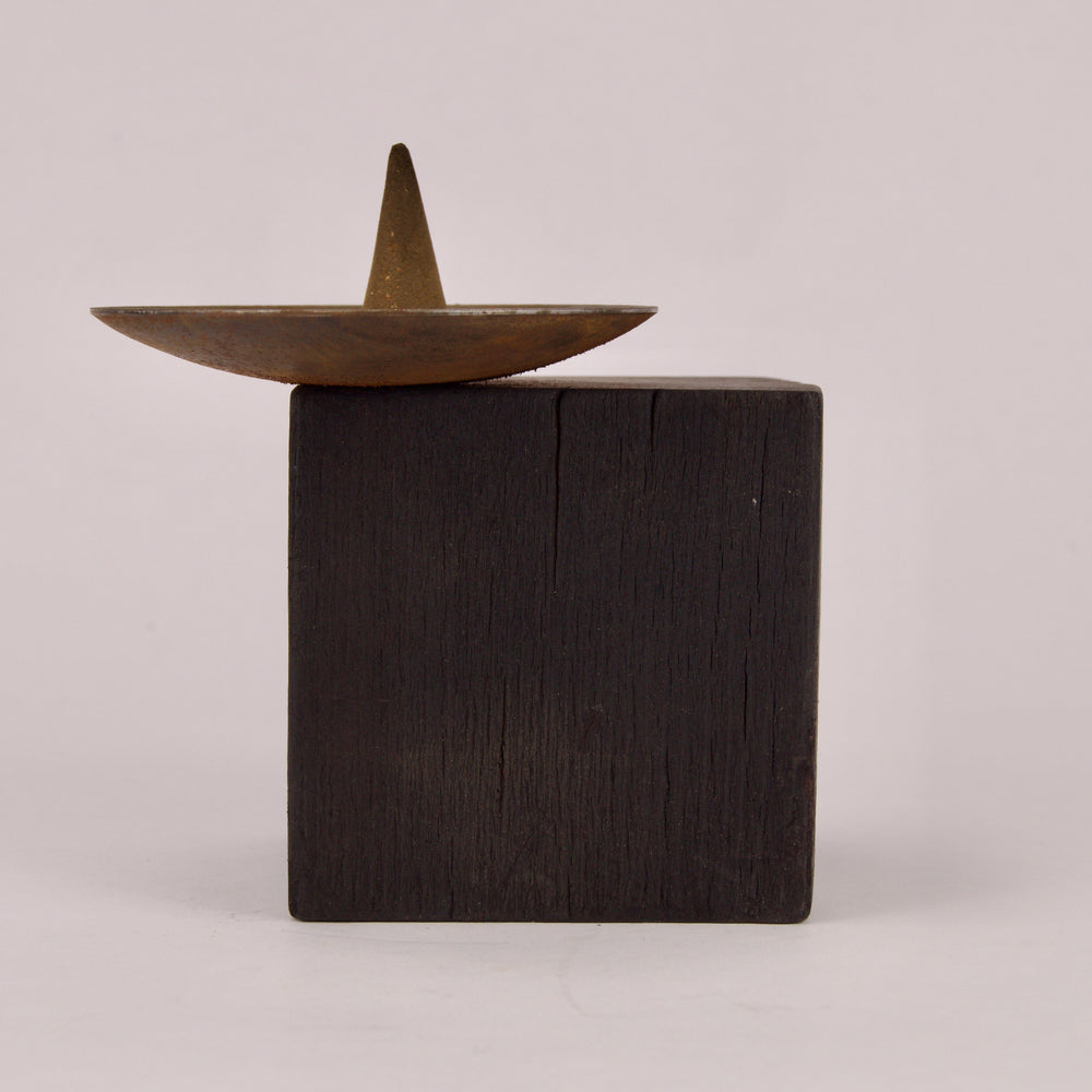 Bois de châtaignier noirci par la technique Shou Sugi Ban - Porte-encens KUBZ