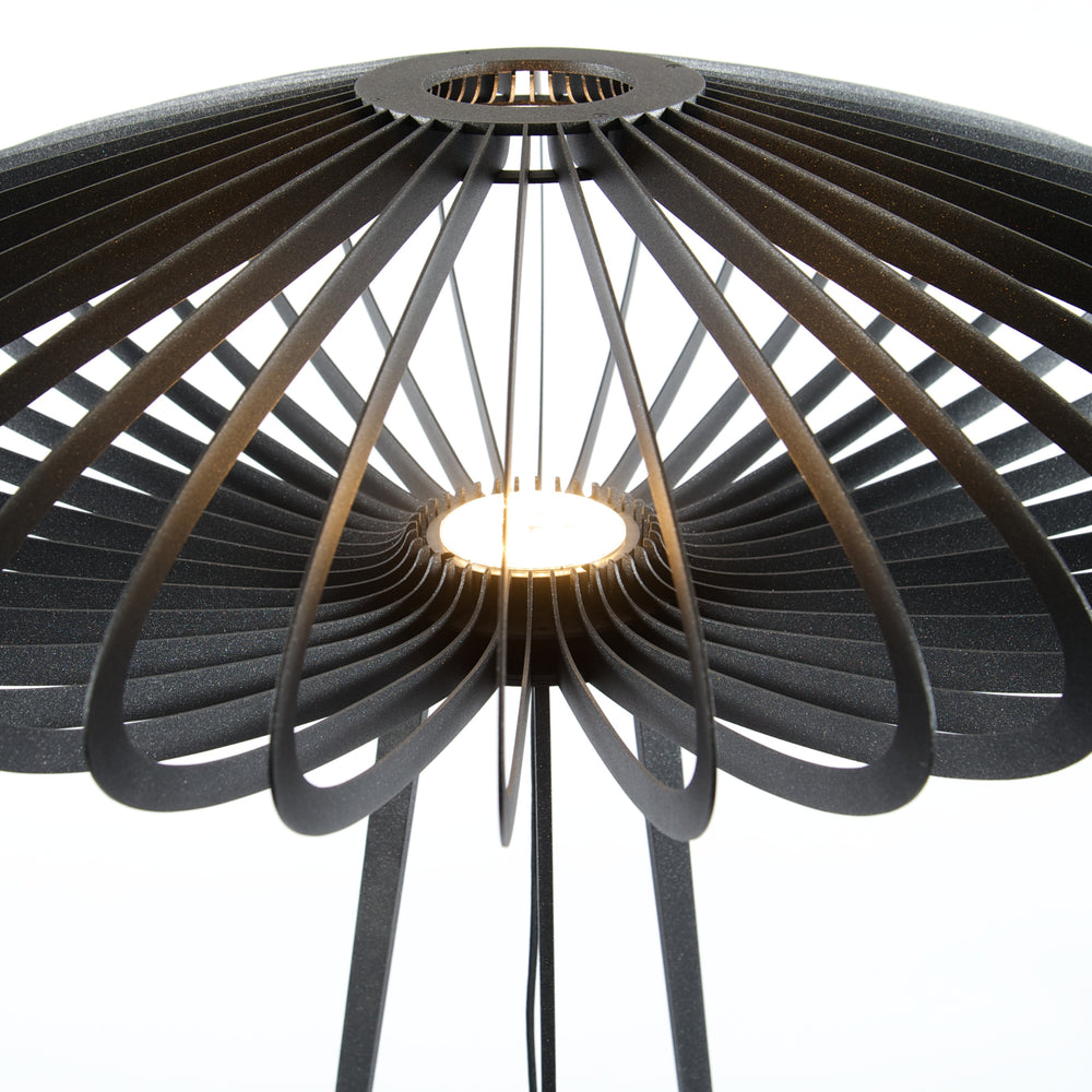 
                  
                    D’inspiration céleste, ce lampadaire, au design aérien et engagé, ne passera pas inaperçu dans votre intérieur. Fabriqué en aluminium, il existe dans différentes couleurs. Peu importe la place où il viendra se poser, il s’imposera comme un objet incontournable de votre décor. Eclairage Led.
                  
                