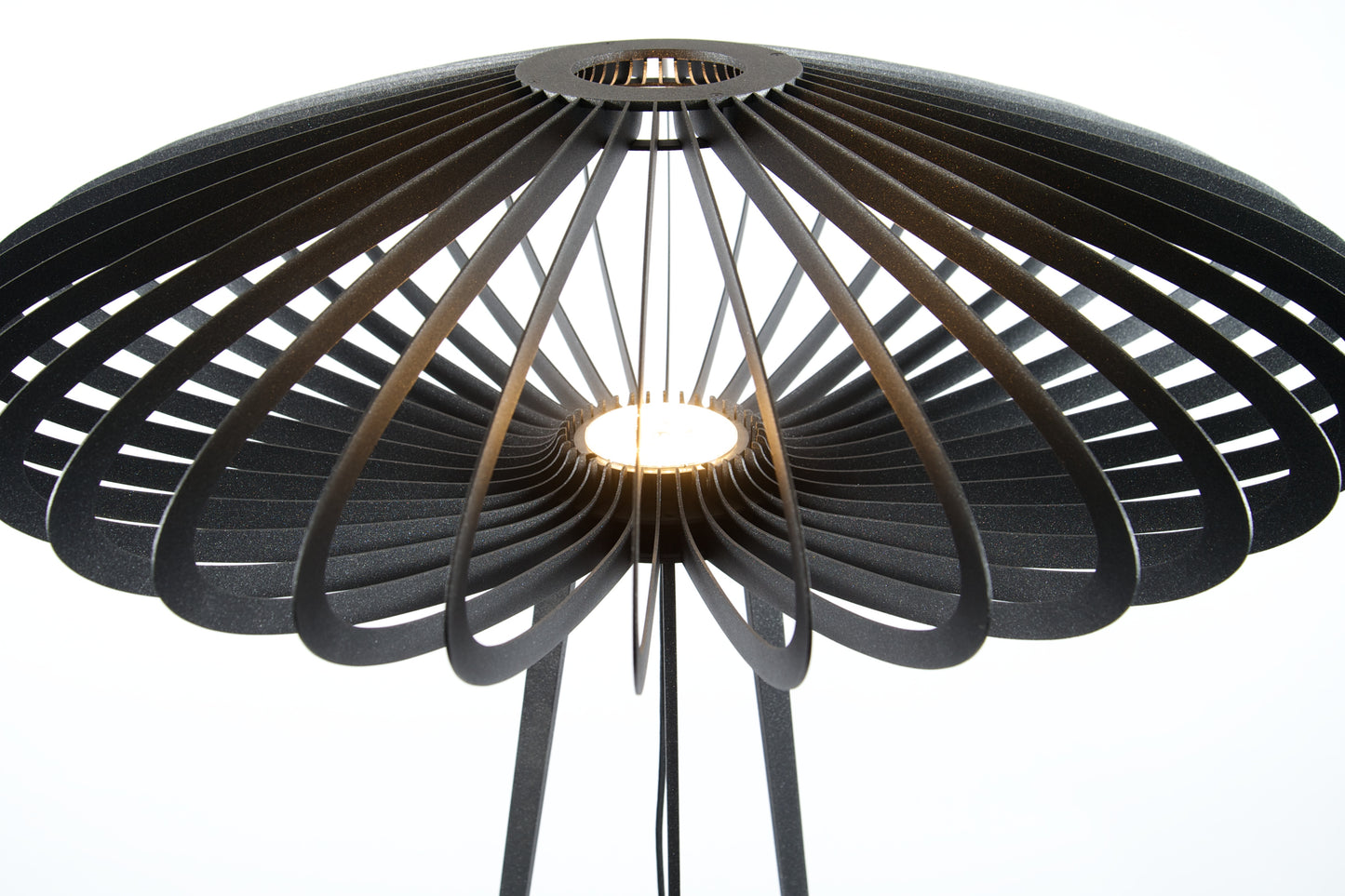 
                  
                    D’inspiration céleste, ce lampadaire, au design aérien et engagé, ne passera pas inaperçu dans votre intérieur. Fabriqué en aluminium, il existe dans différentes couleurs. Peu importe la place où il viendra se poser, il s’imposera comme un objet incontournable de votre décor. Eclairage Led.
                  
                