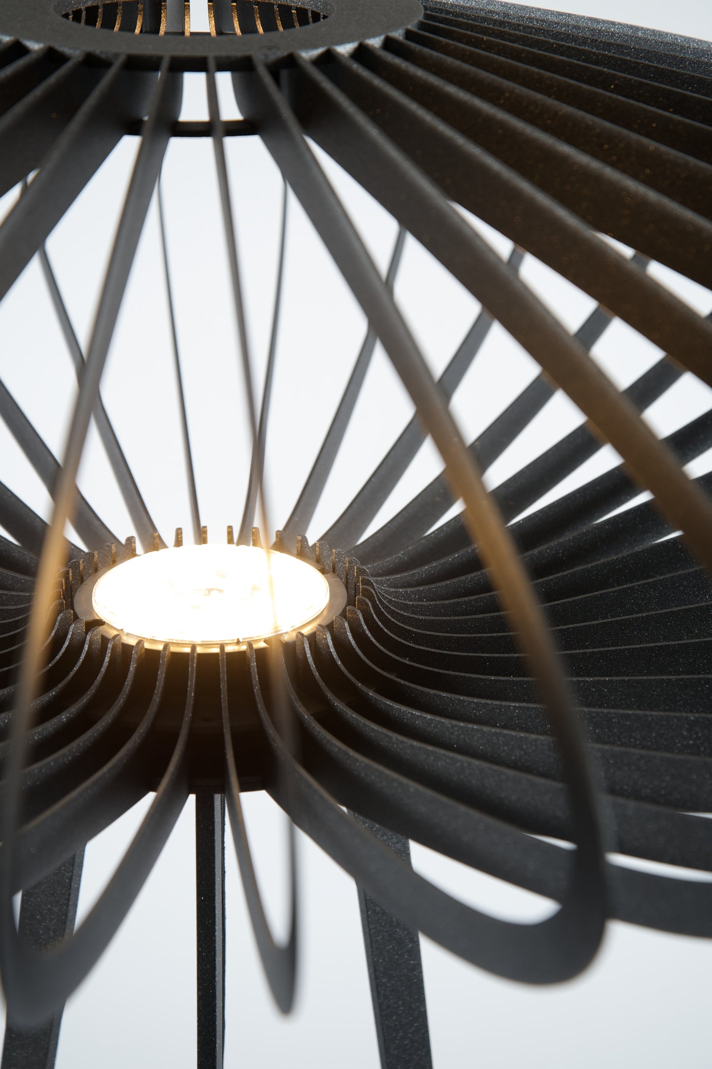 
                  
                    D’inspiration céleste, ce lampadaire, au design aérien et engagé, ne passera pas inaperçu dans votre intérieur. Fabriqué en aluminium, il existe dans différentes couleurs. Peu importe la place où il viendra se poser, il s’imposera comme un objet incontournable de votre décor. Eclairage Led.
                  
                