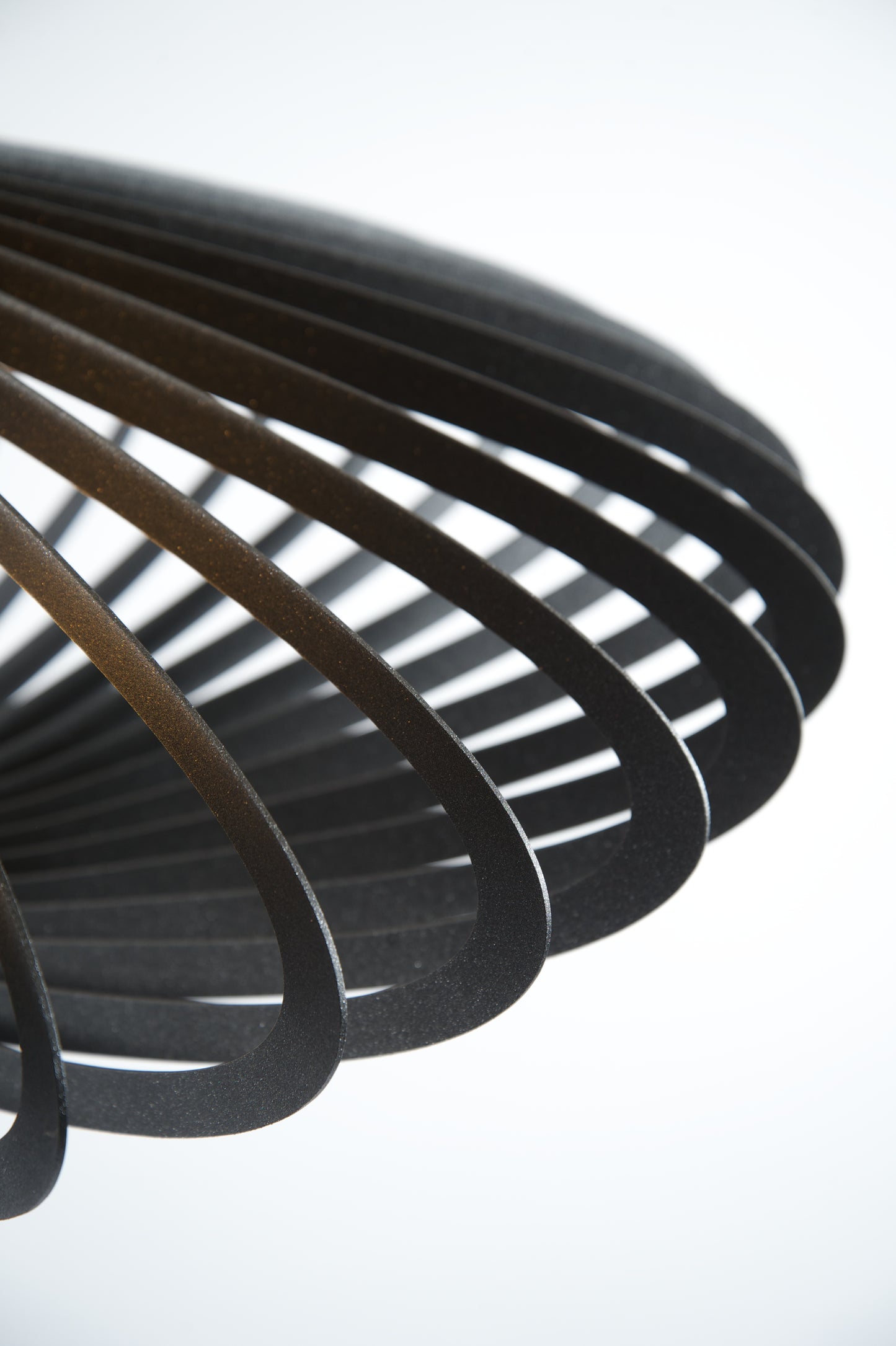 
                  
                    D’inspiration céleste, ce lampadaire, au design aérien et engagé, ne passera pas inaperçu dans votre intérieur. Fabriqué en aluminium, il existe dans différentes couleurs. Peu importe la place où il viendra se poser, il s’imposera comme un objet incontournable de votre décor. Eclairage Led.
                  
                