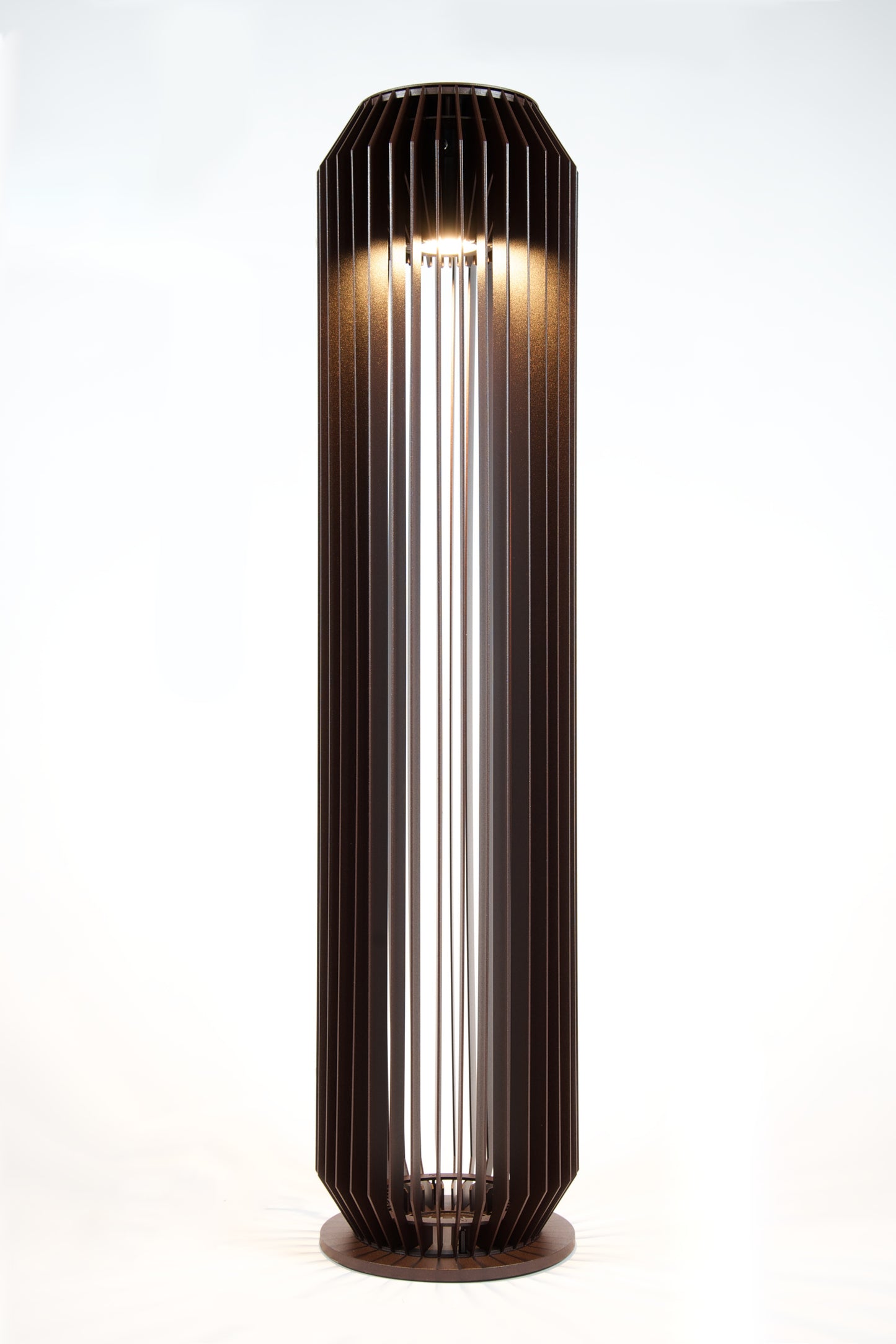 
                  
                    Luminaire extérieur, véritable totem architectural, ce luminaire en aluminium existe dans différentes tailles et couleurs. Eclairage Led IP 65. En bord de terrasse, de piscine ou dans un coin de verdure votre jardin, ces luminaires signeront la décoration de votre extérieur. 
                  
                
