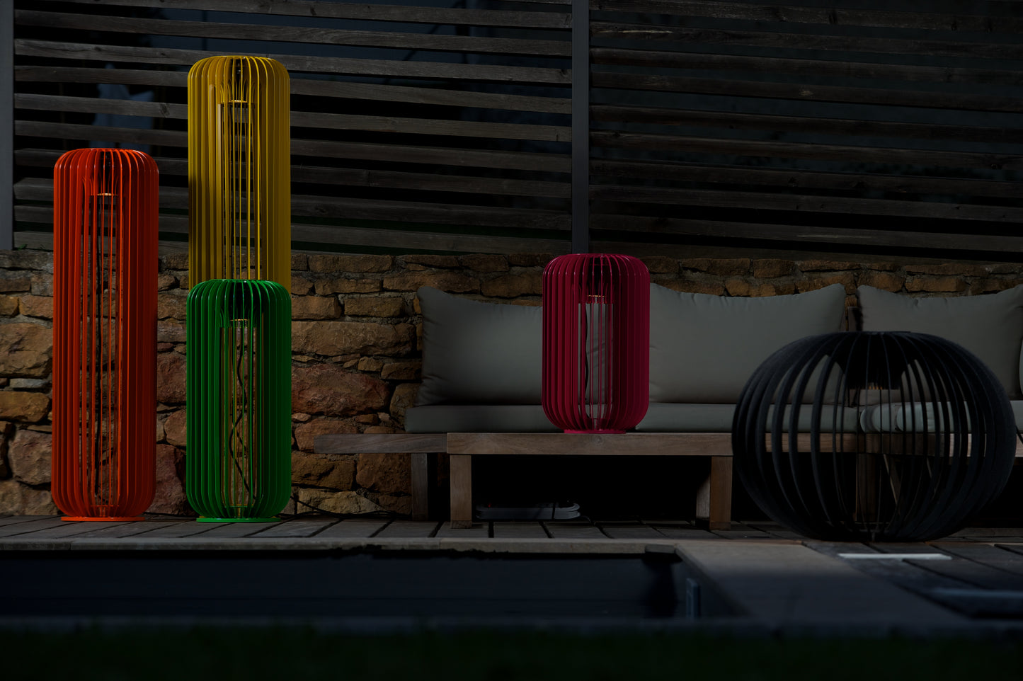 
                  
                    Luminaire extérieur, véritable totem architectural, ce luminaire en aluminium existe dans différentes tailles et couleurs. Eclairage Led IP 65. En bord de terrasse, de piscine ou dans un coin de verdure votre jardin, ces luminaires signeront la décoration de votre extérieur. 
                  
                