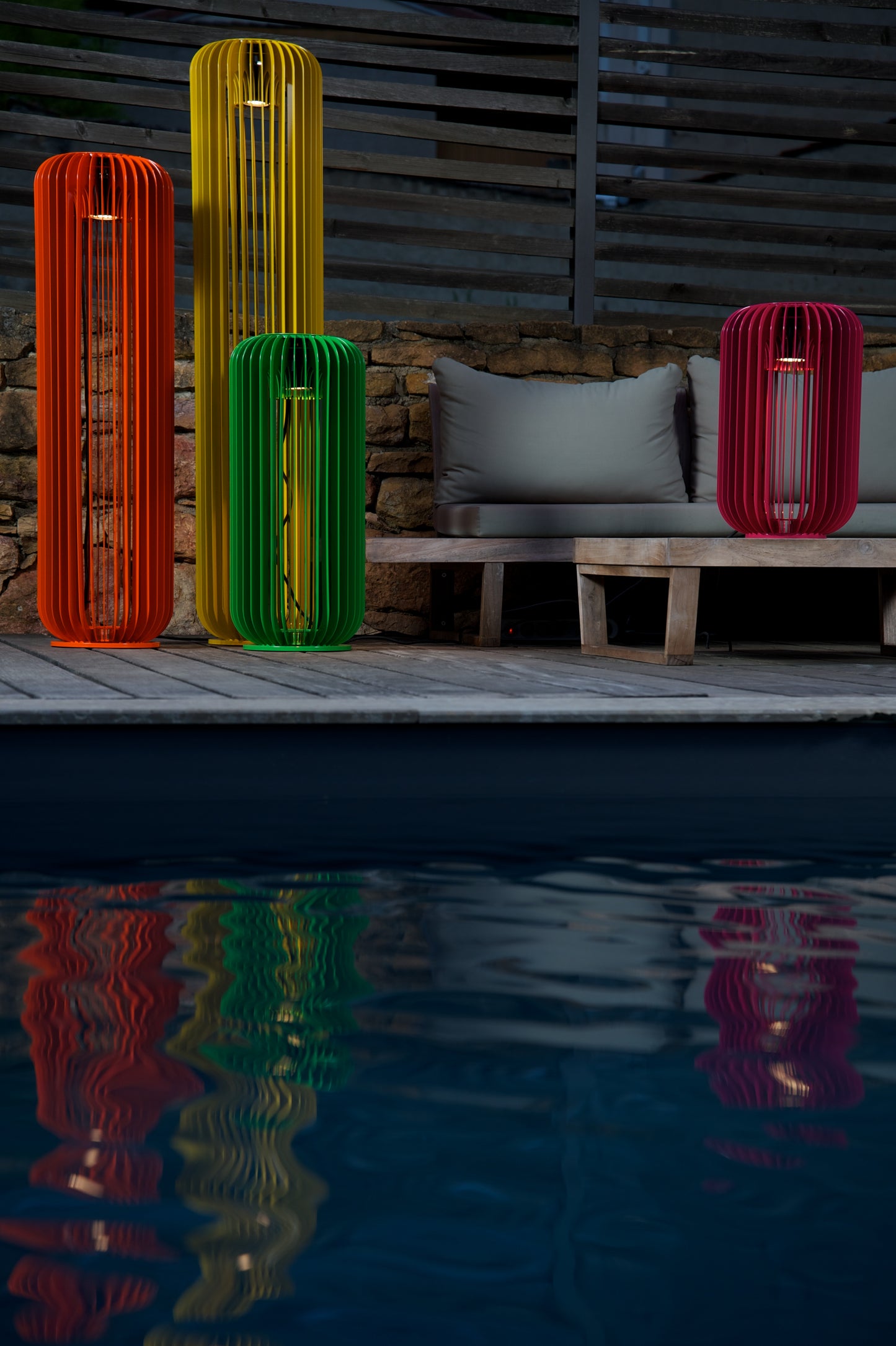 
                  
                    Luminaire extérieur, véritable totem architectural, ce luminaire en aluminium existe dans différentes tailles et couleurs. Eclairage Led IP 65. En bord de terrasse, de piscine ou dans un coin de verdure votre jardin, ces luminaires signeront la décoration de votre extérieur. 
                  
                