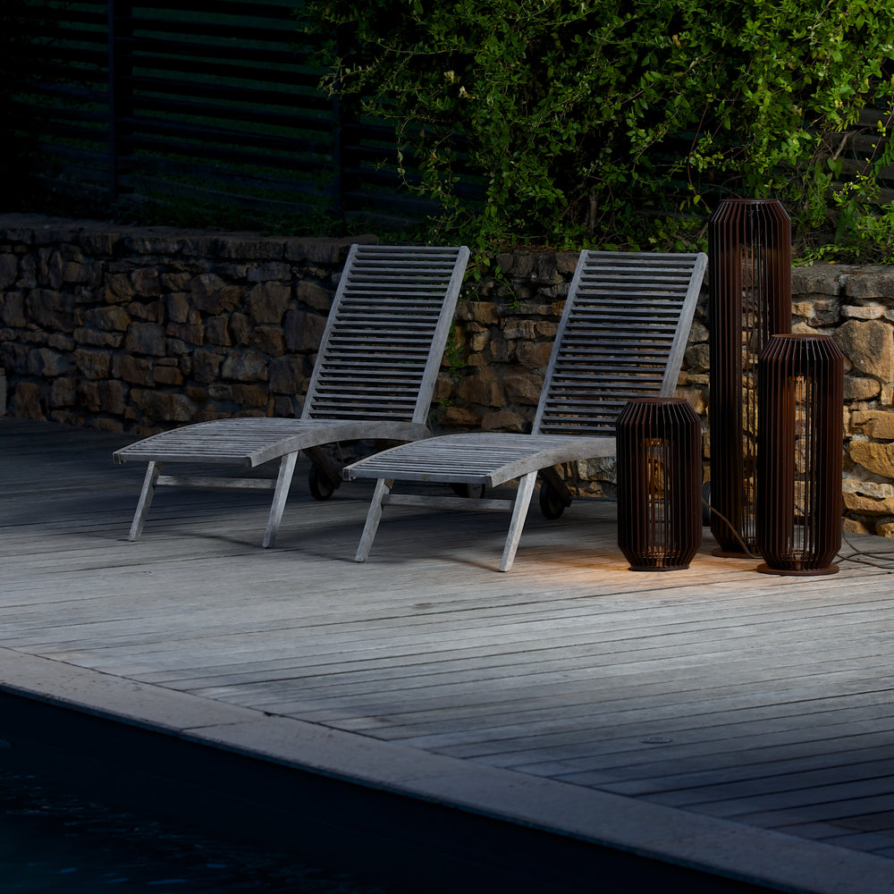 
                  
                    Luminaire extérieur, véritable totem architectural, ce luminaire en aluminium existe dans différentes tailles et couleurs. Eclairage Led IP 65. En bord de terrasse, de piscine ou dans un coin de verdure votre jardin, ces luminaires signeront la décoration de votre extérieur. 
                  
                