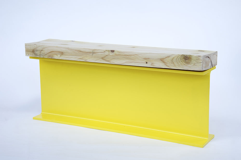 
                  
                    Banc PONK en bois et acier dans un salon industriel et moderne
                  
                